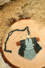 Load image into Gallery viewer, Old Spice Marcrame Cinamon Hanger
